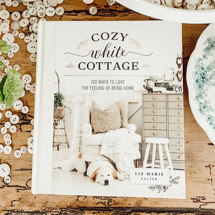 Home & Style - Cozy White Cottage Seasons